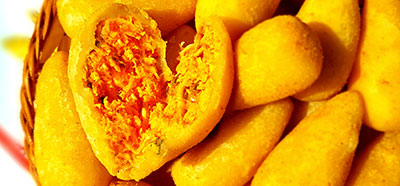 Bandeja de salgados fritos variados